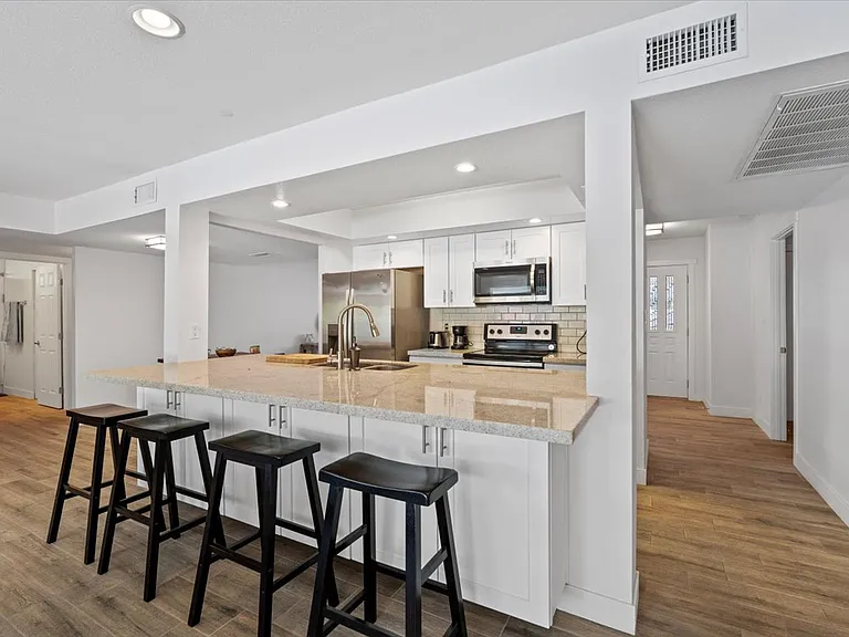 8713 E Orange Blossom Ln — Photo 5