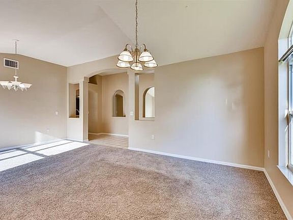 3rd image of 2733 Brookville Dr