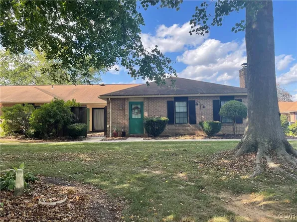 2845 Rolling Green Pl, Macungie, PA 18062