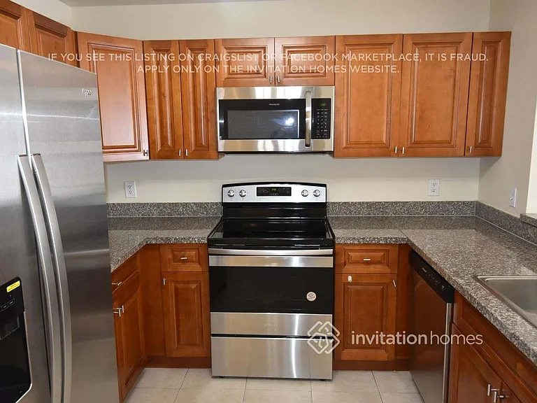 7854 Blairwood Cir W — Photo 4
