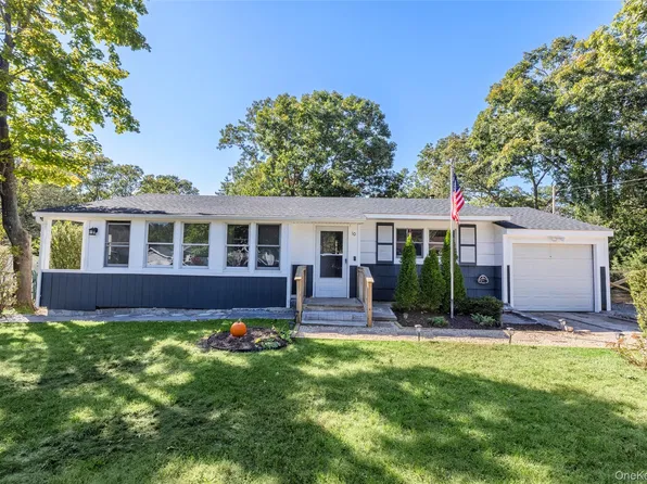 10 Nesaquake Trail, Ridge, NY 11961