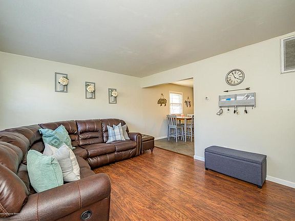 5th image of 93 Serpentine Dr E