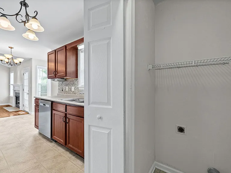 3865 Roscommon Way — Photo 13