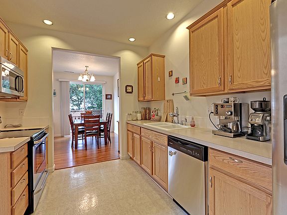4th image of 3125 SE Blue Bird Dr