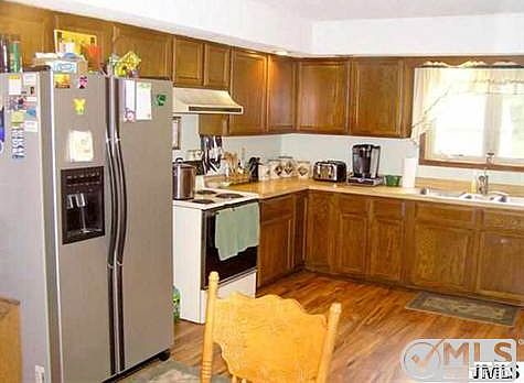3rd image of 28888 N Dr S