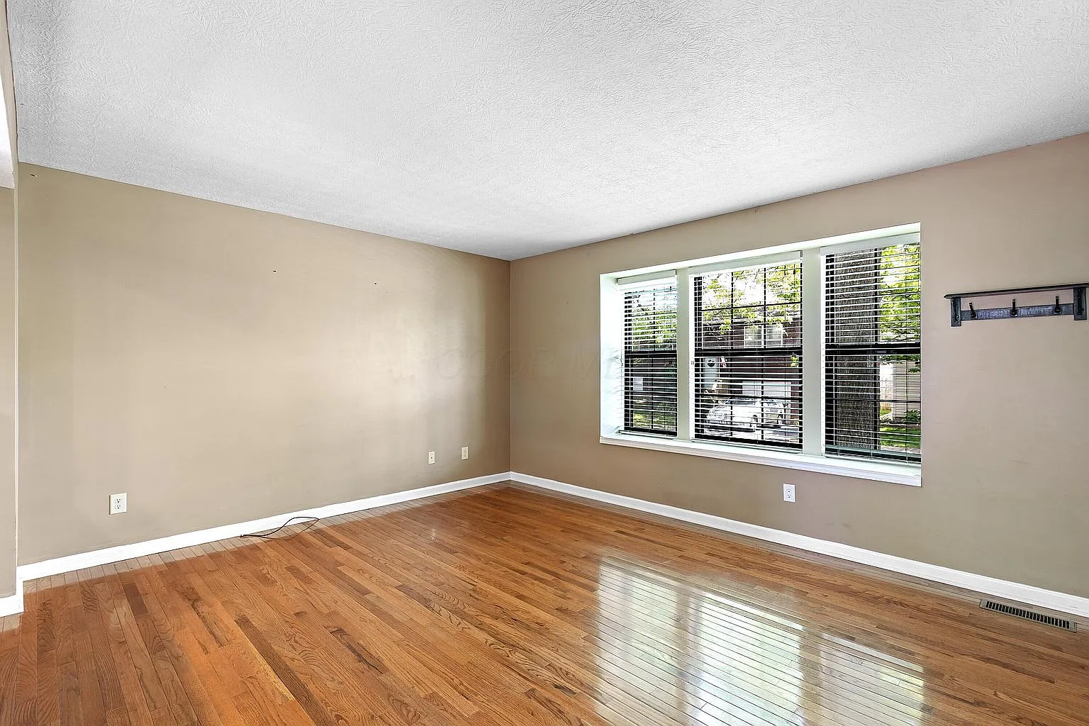 3 bed, 1.5 bath, 1600 sqft, $2,799 — Photo 4