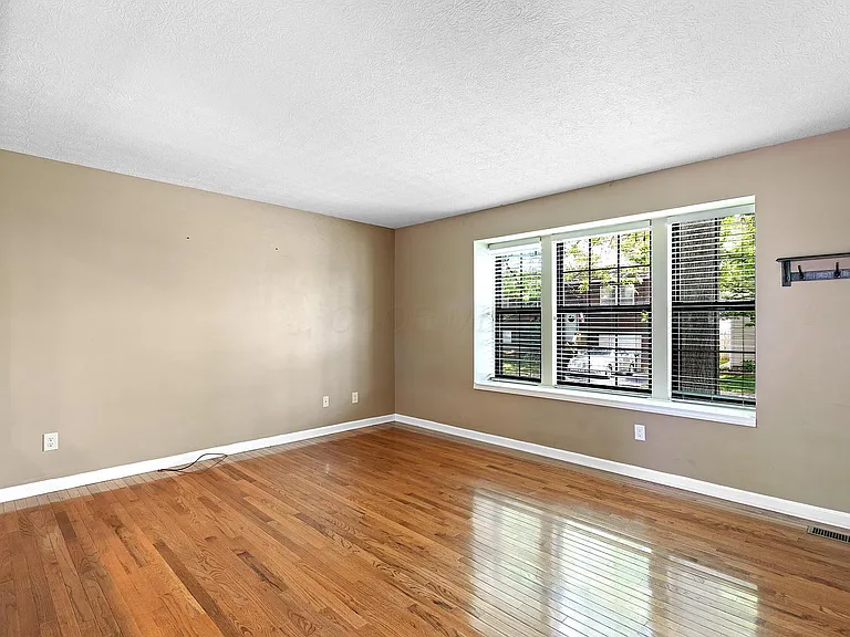 7701 Kelvinway Dr — Photo 4