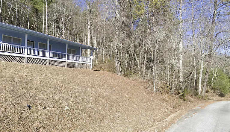 752 Meadow Brook Ln — Photo 2