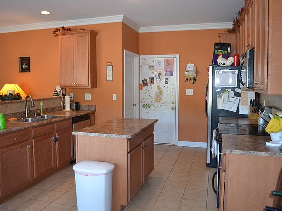 3rd image of 310 Oakridge Dr