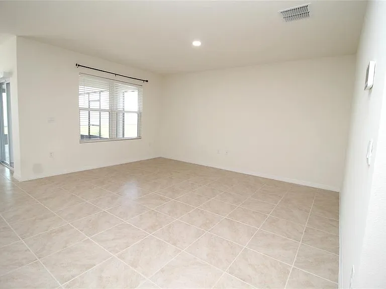 9488 Black Walnut Dr — Photo 7
