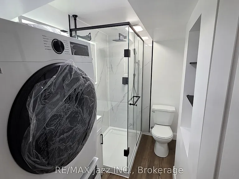 9 Maconnachie Pl #LOWER — Photo 16