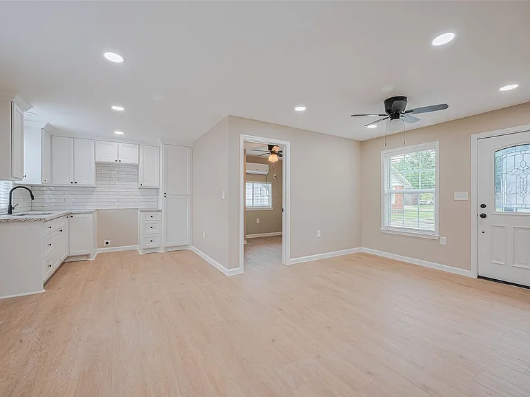 2516 Craigmont St — Photo 5