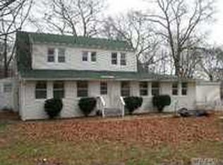 21 Midland Ave, Mastic, NY 11950