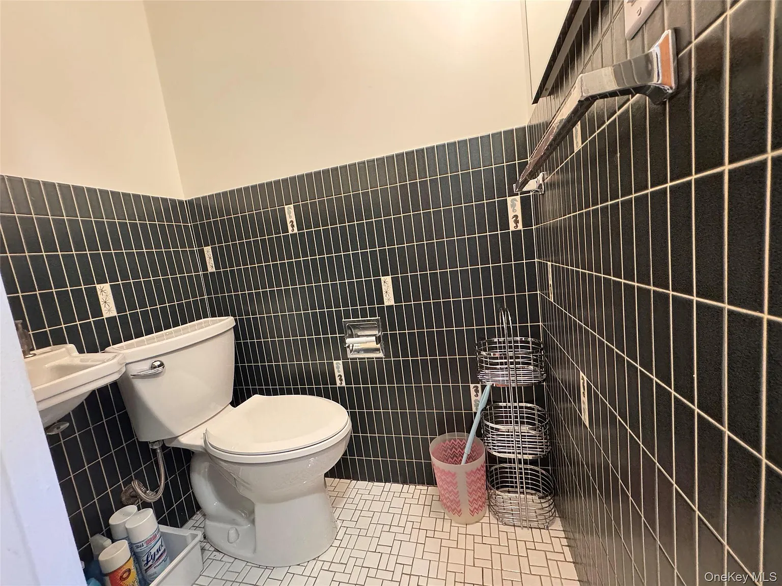3 bed, 3.0 bath, 1406 sqft, $4,500 — Photo 4