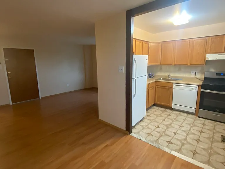 1816 Berwyn St #2 — Photo 3