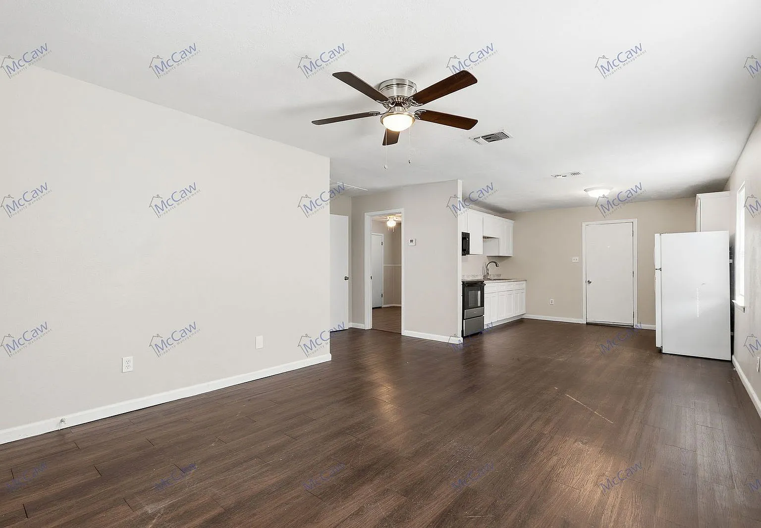 2 bed, 1.0 bath, 928 sqft, $1,200 — Photo 3