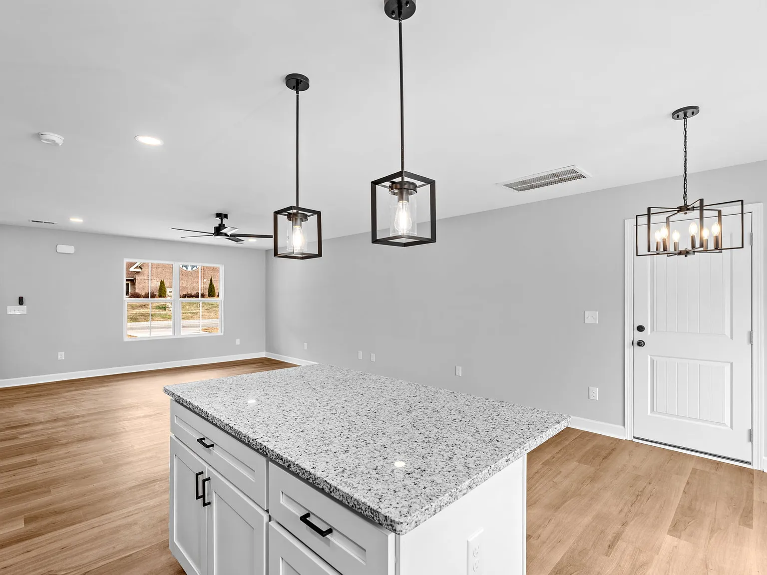 3 bed, 1572 sqft, $3,500 — Photo 3