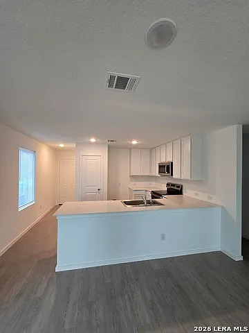 4 bed, 2.5 bath, 1692 sqft, $1,690 — Photo 3