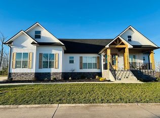 501 Northwoods Dr, Eleanor, WV 25070