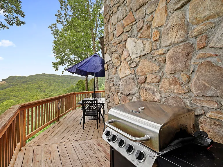 820 Pine Ridge Rd — Photo 17
