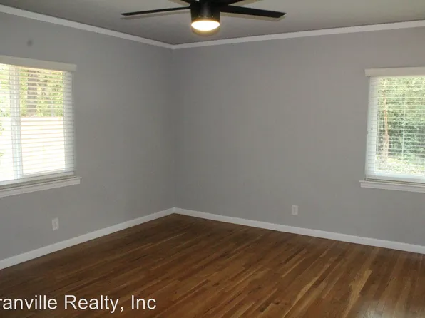 4864 N College Ave, Fresno, CA 93704