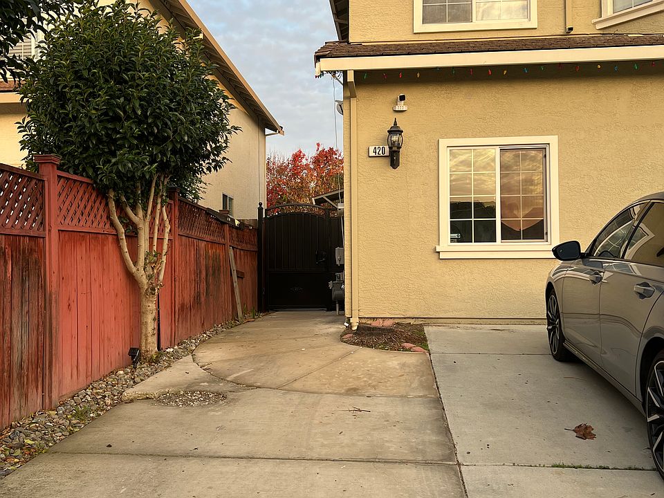 1st image of 420 Adrian Ct