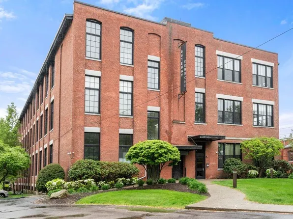 685 Social St APT 204, Woonsocket, RI 02895
