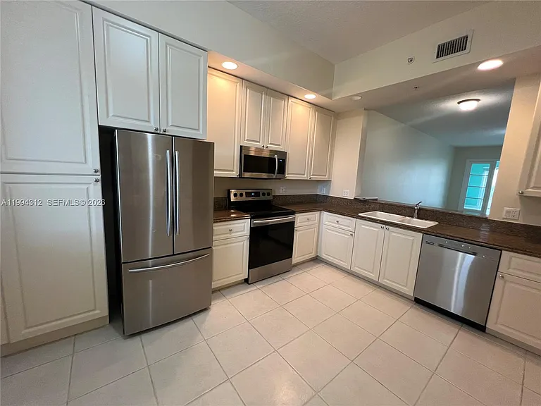 5 Harbour Isle Dr E #306 — Photo 6
