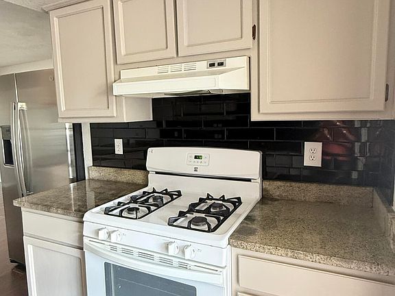 5th image of 11621 Marsh McCall Way #A