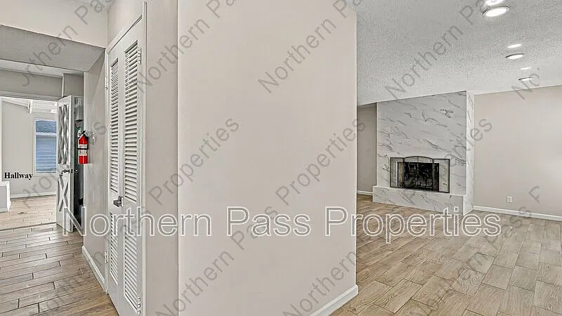 3 bed, 2.0 bath, 1386 sqft, $1,880 — Photo 3