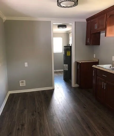 704 S 5th St — Photo 2