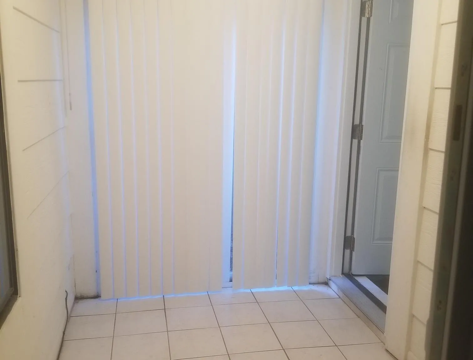 2 bed, 1.0 bath, 1100 sqft, $1,220 — Photo 3