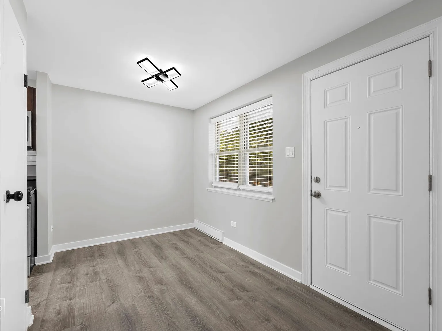 7800 S South Shore Dr — Photo 4
