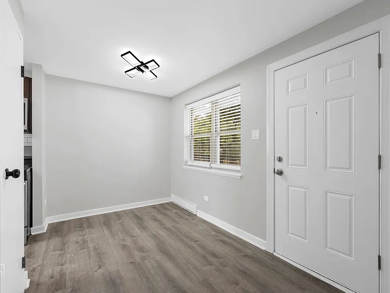 7800 S South Shore Dr — Photo 4