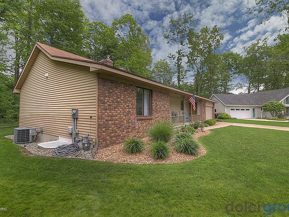 5th image of 4211 Glen Hollow Dr