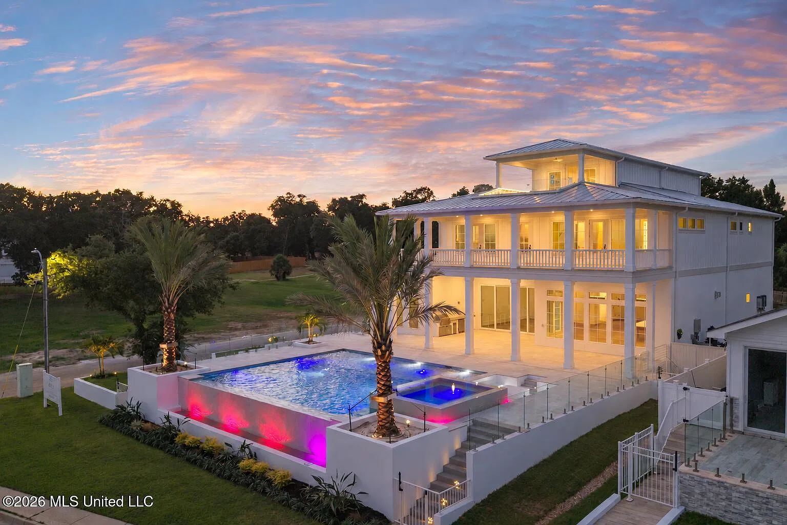 6 bed, 6.0 bath, 7200 sqft, $14,500 — Photo 2
