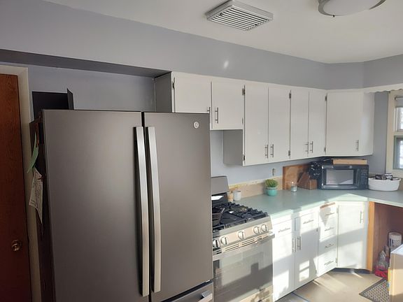 4th image of 1363 Martin Ave