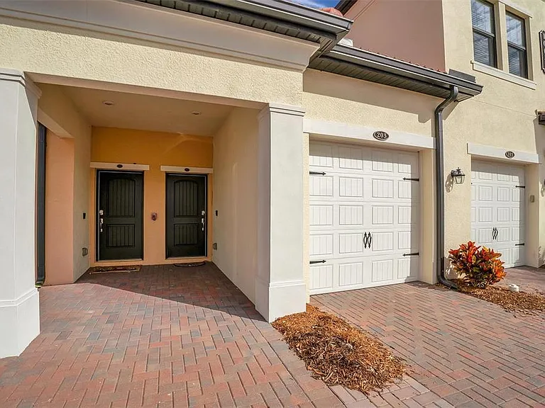 10042 Crooked Creek Dr #203 — Photo 2