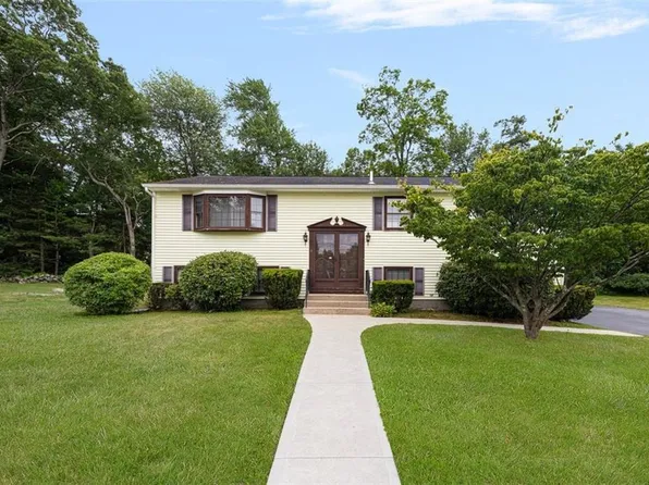18 Fawn Ln, West Warwick, RI 02893