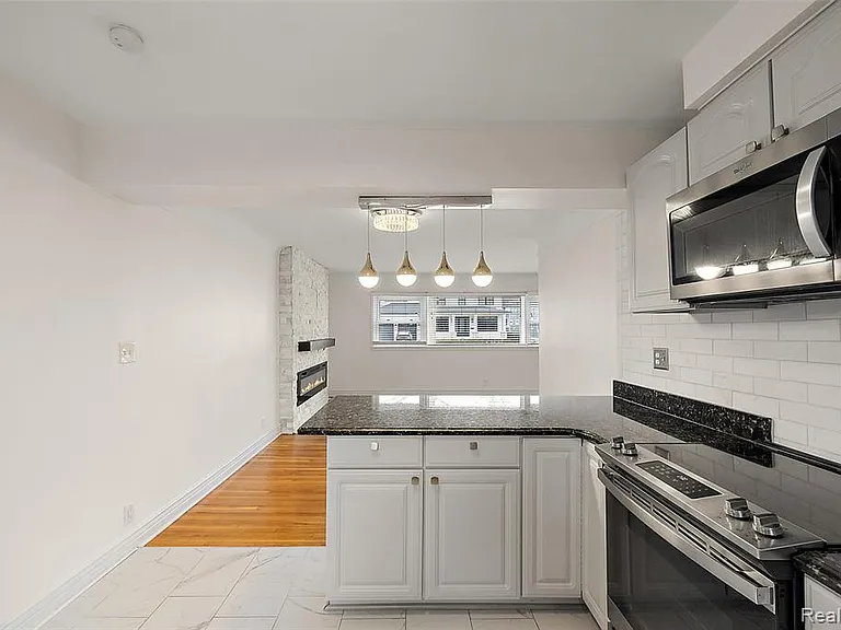 2046 Yorkshire Rd — Photo 5