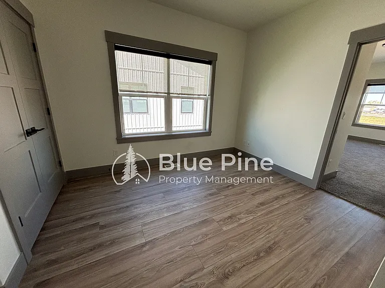 5133 Beach Dr #1 — Photo 8