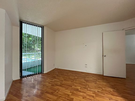 5th image of 3300 NE 192nd St APT 216