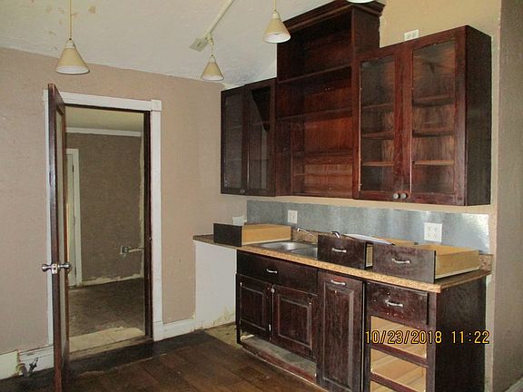 5th image of 407 N Fort Worth St