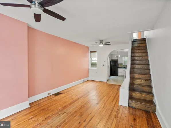 2112 S Iseminger St, Philadelphia, PA 19148