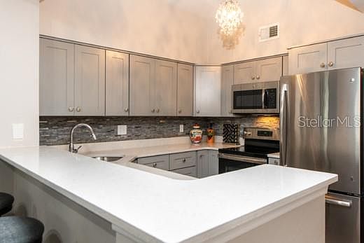 4th image of 200 4th Ave S Unit 129