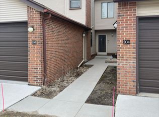 6619 Ridgefield Cir APT 104, West Bloomfield, MI 48322