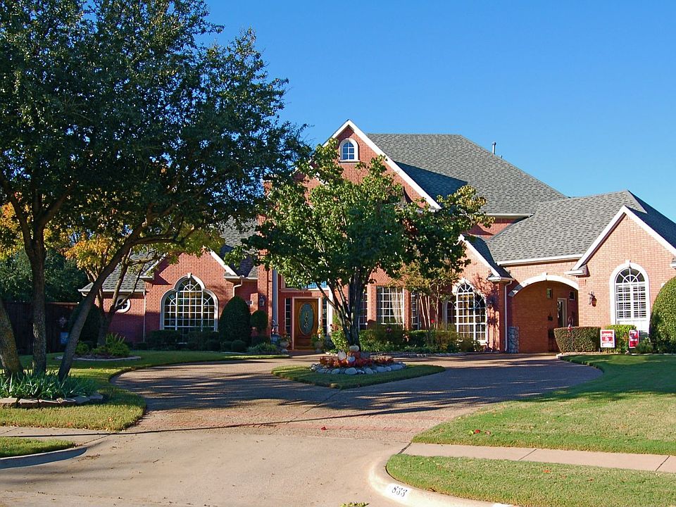 1st image of 833 Castle Creek Dr