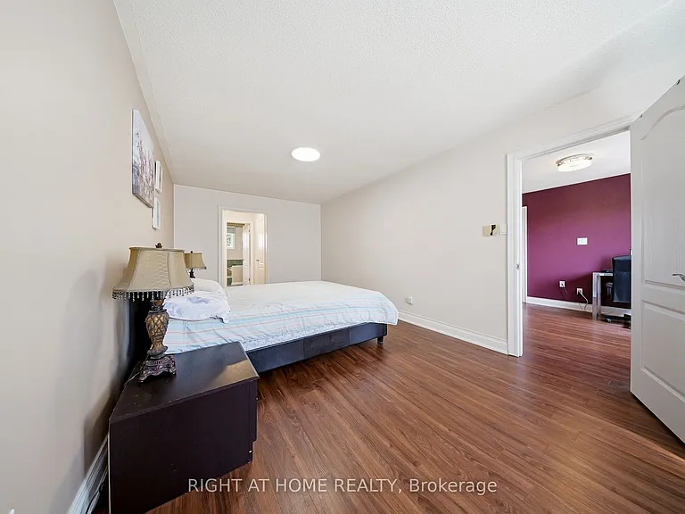 29 Sunforest Dr — Photo 30