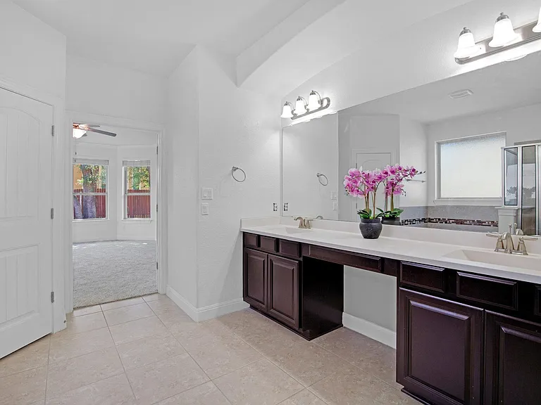 5724 Siragusa Dr — Photo 17