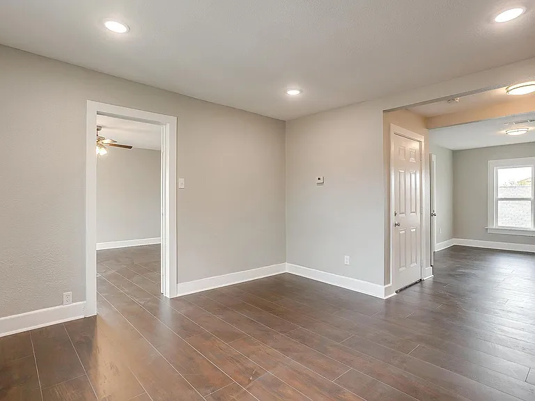 2932 Travis Ave — Photo 6